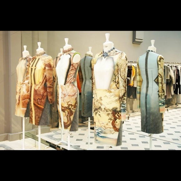 BALENCIAGA HAND PAINTED LATEX DRESS BY NICOLAS GHESQUIERE SIZE 38 LOUIS VUITTON - Picture 5 of 13